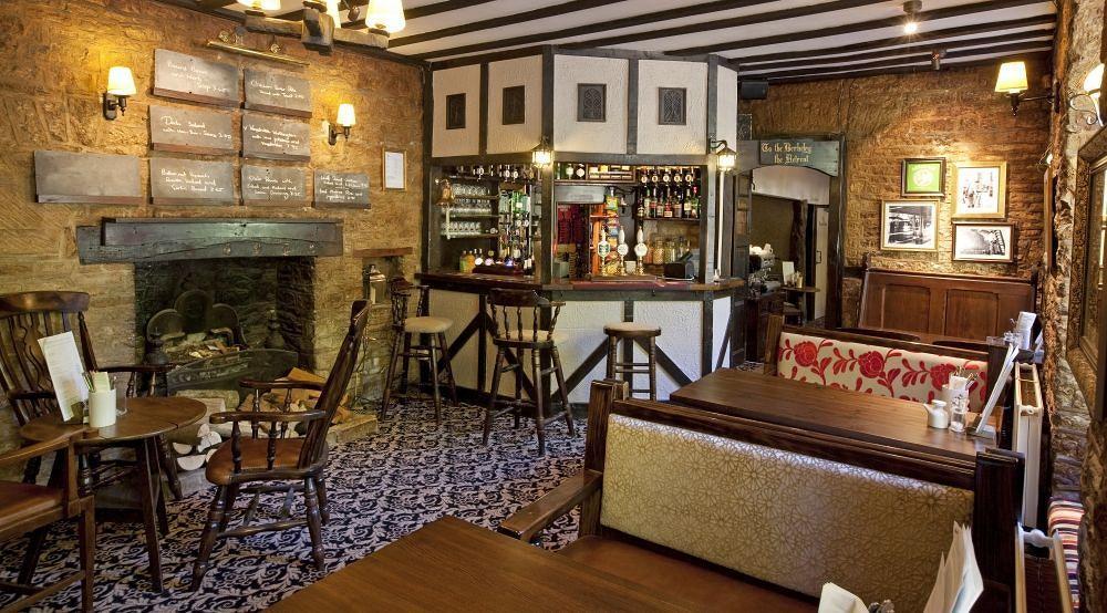 Hunters Hall Inn By Greene King Inns Kingscote Exterior photo