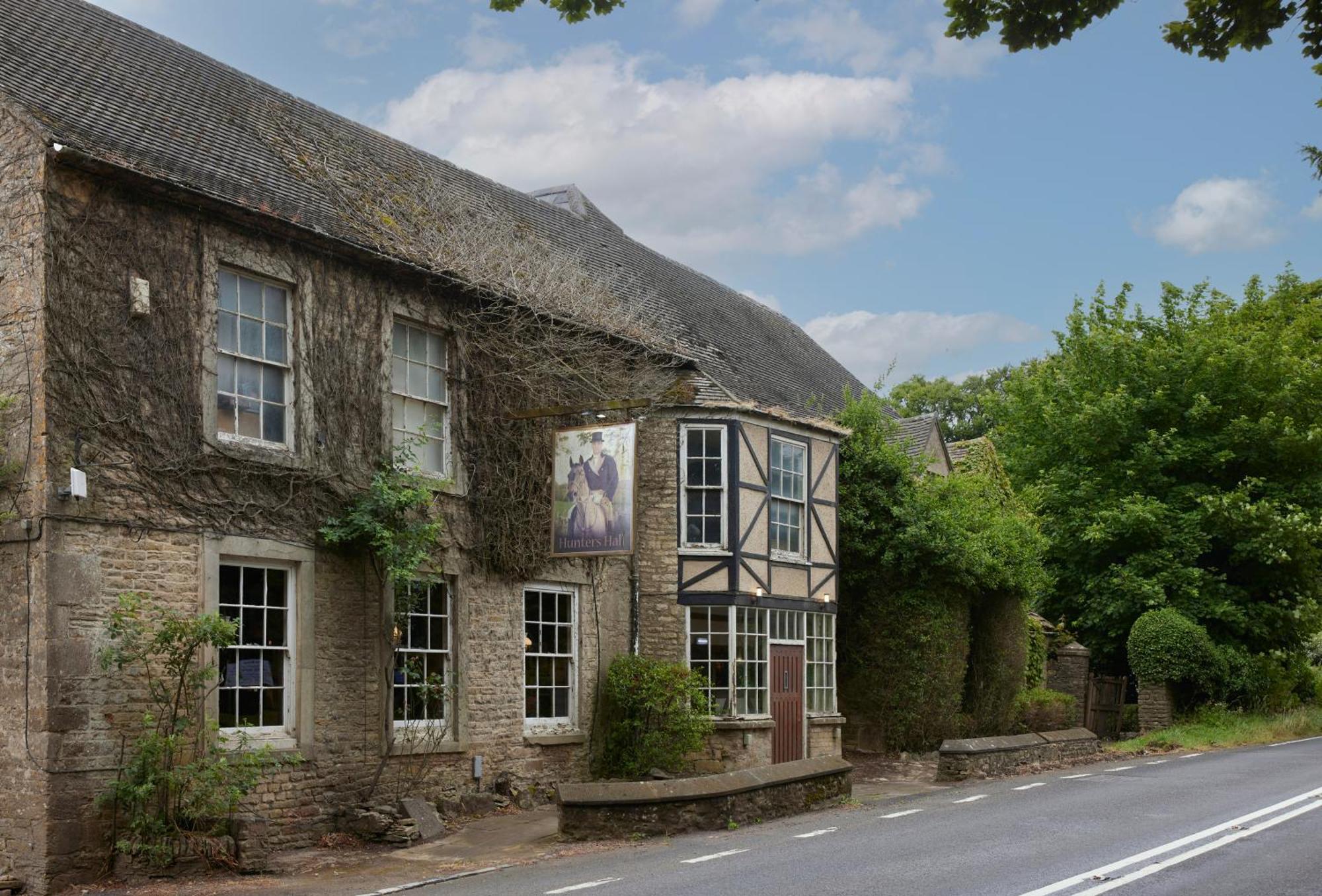 Hunters Hall Inn By Greene King Inns Kingscote Exterior photo