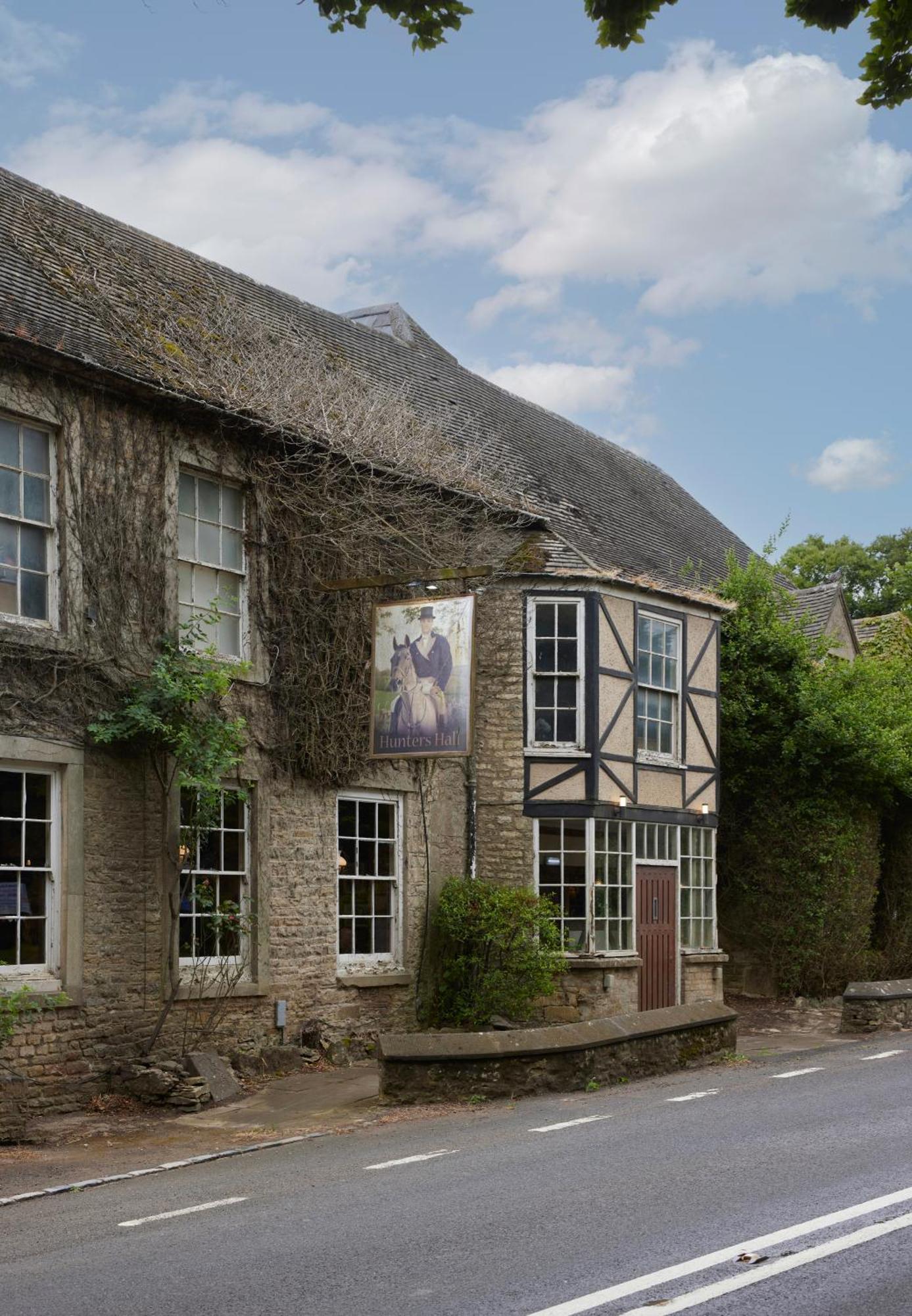 Hunters Hall Inn By Greene King Inns Kingscote Exterior photo