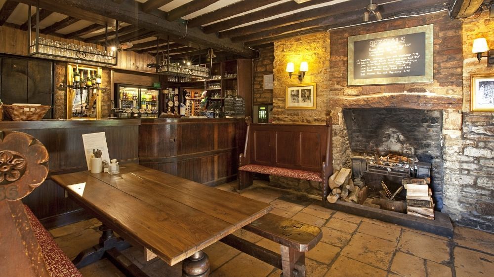 Hunters Hall Inn By Greene King Inns Kingscote Exterior photo