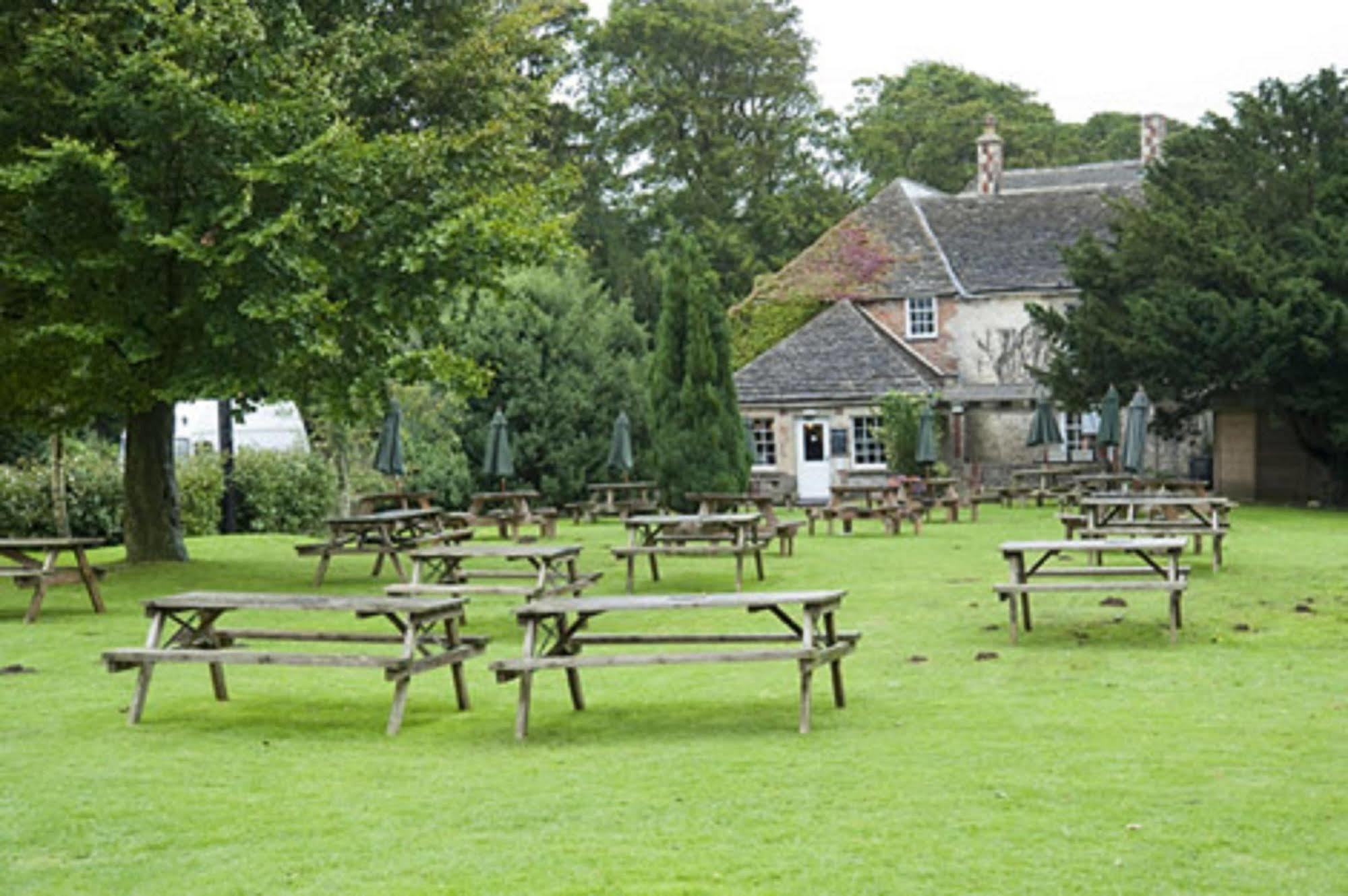 Hunters Hall Inn By Greene King Inns Kingscote Exterior photo